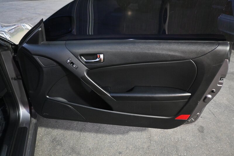 2012 Hyundai Genesis Coupe 3.8 Grand Touring photo 41