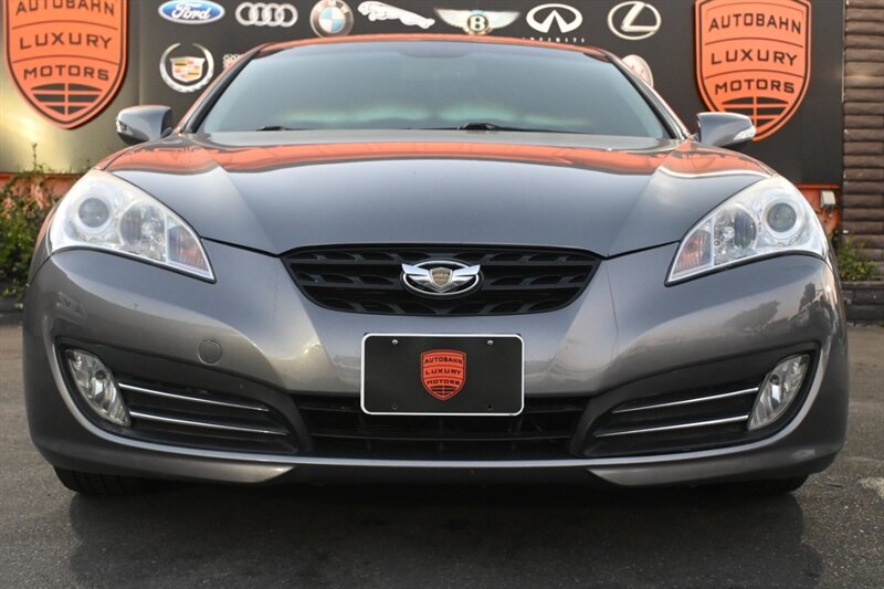 2012 Hyundai Genesis Coupe 3.8 Grand Touring photo 2