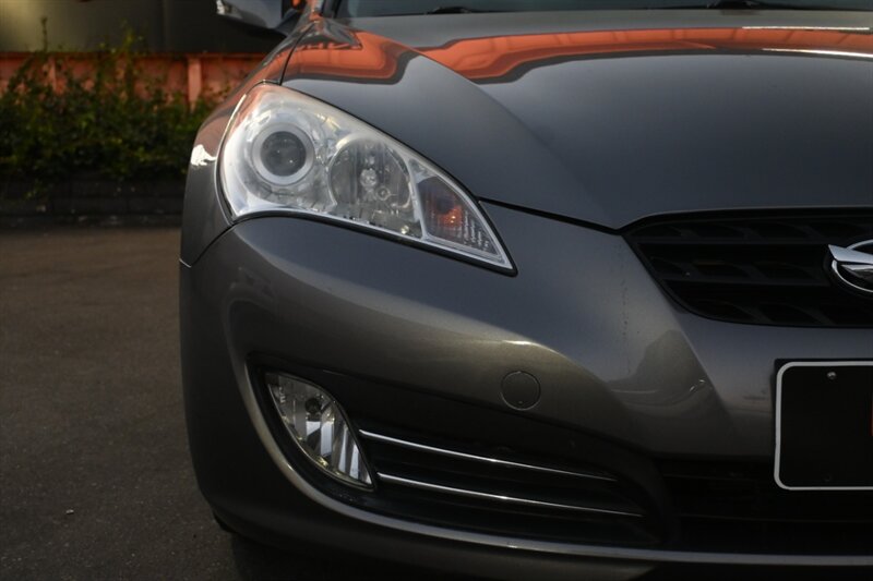 2012 Hyundai Genesis Coupe 3.8 Grand Touring photo 3