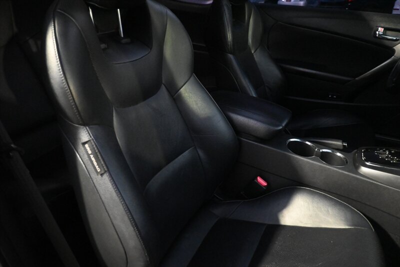2012 Hyundai Genesis Coupe 3.8 Grand Touring photo 46