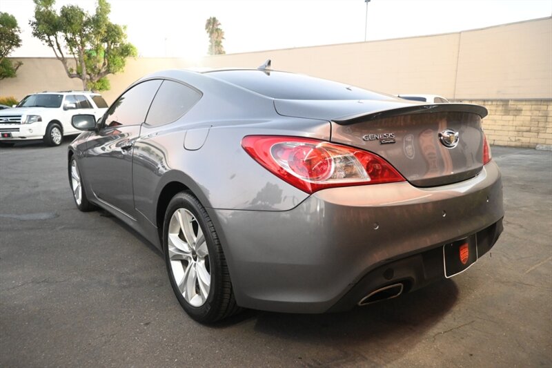 2012 Hyundai Genesis Coupe 3.8 Grand Touring photo 8