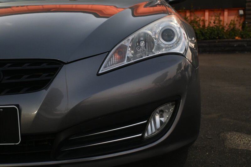 2012 Hyundai Genesis Coupe 3.8 Grand Touring photo 5