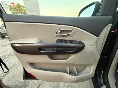 2020 Kia Sedona LX - Photo 19 - Norwalk, CA 90650-2241