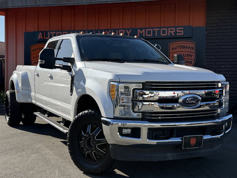 White Platinum Metallic Tri-Coat 2017 Ford F-350 Super Duty Lariat Crew Cab LB DRW 4WD Pickup Truck Four-Wheel Drive Automatic