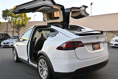 2018 Tesla Model X 75D   - Photo 40 - Norwalk, CA 90650-2241