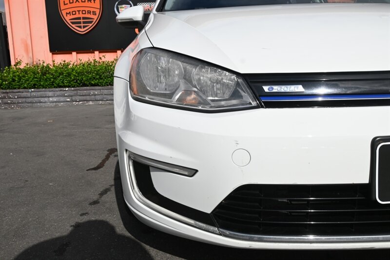 2016 Volkswagen e-Golf SE photo 3