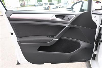 2016 Volkswagen e-Golf SE   - Photo 17 - Norwalk, CA 90650-2241