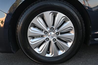 2017 Hyundai SONATA Hybrid SE   - Photo 19 - Norwalk, CA 90650-2241