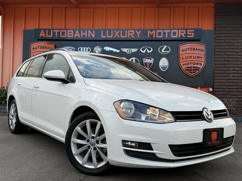2017 Volkswagen Golf SportWagen TSI SE's photo