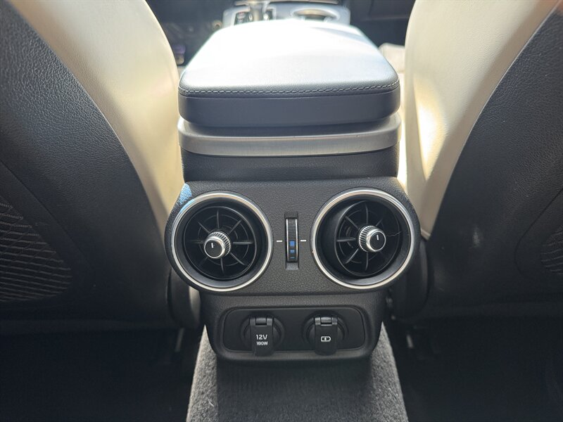 2018 Kia Stinger GT2 - Photo 33 - Norwalk, CA 90650-2241