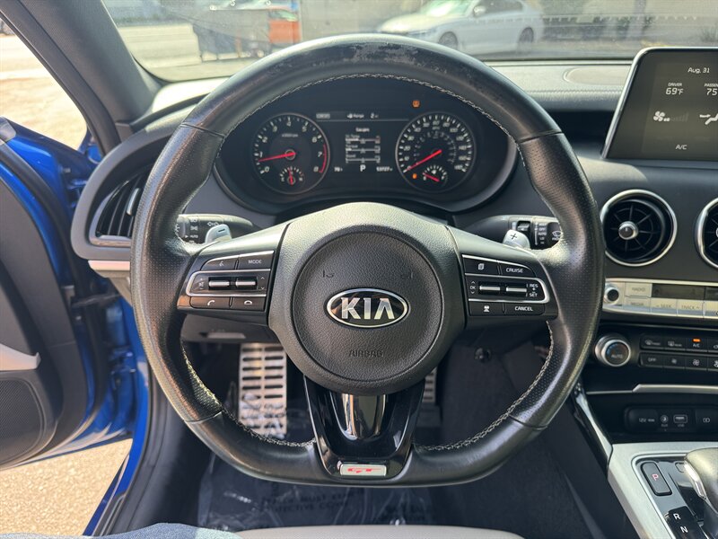 2018 Kia Stinger GT2 - Photo 22 - Norwalk, CA 90650-2241