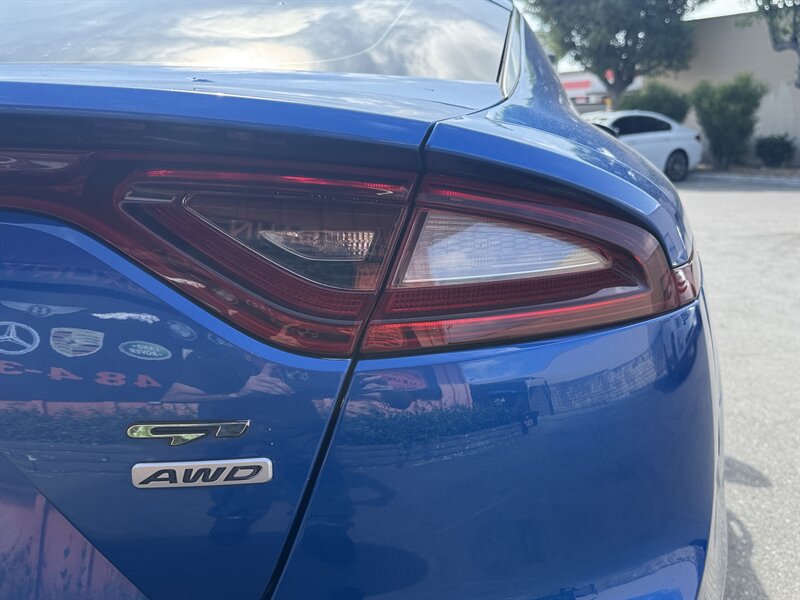 2018 Kia Stinger GT2 - Photo 13 - Norwalk, CA 90650-2241