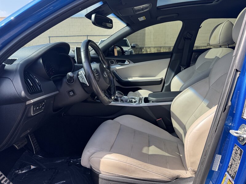 2018 Kia Stinger GT2 - Photo 20 - Norwalk, CA 90650-2241