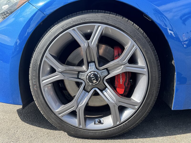 2018 Kia Stinger GT2 - Photo 6 - Norwalk, CA 90650-2241