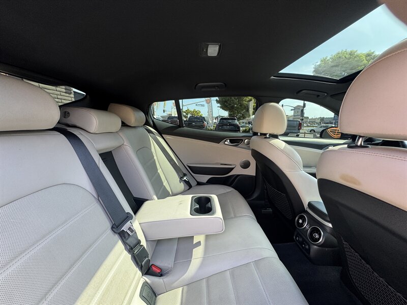 2018 Kia Stinger GT2 - Photo 37 - Norwalk, CA 90650-2241