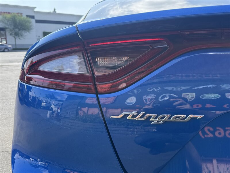 2018 Kia Stinger GT2 - Photo 11 - Norwalk, CA 90650-2241