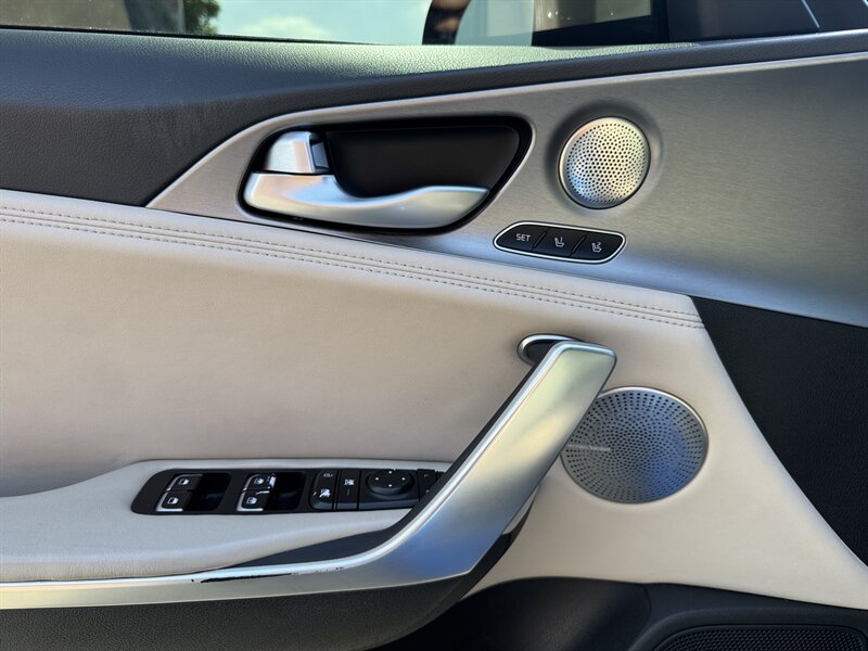 2018 Kia Stinger GT2 - Photo 18 - Norwalk, CA 90650-2241