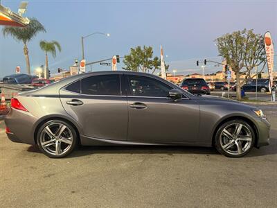2018 Lexus IS 300   - Photo 16 - Norwalk, CA 90650-2241