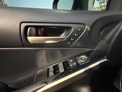2018 Lexus IS 300   - Photo 18 - Norwalk, CA 90650-2241