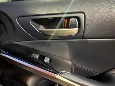 2018 Lexus IS 300   - Photo 36 - Norwalk, CA 90650-2241