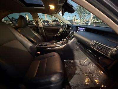 2018 Lexus IS 300   - Photo 41 - Norwalk, CA 90650-2241