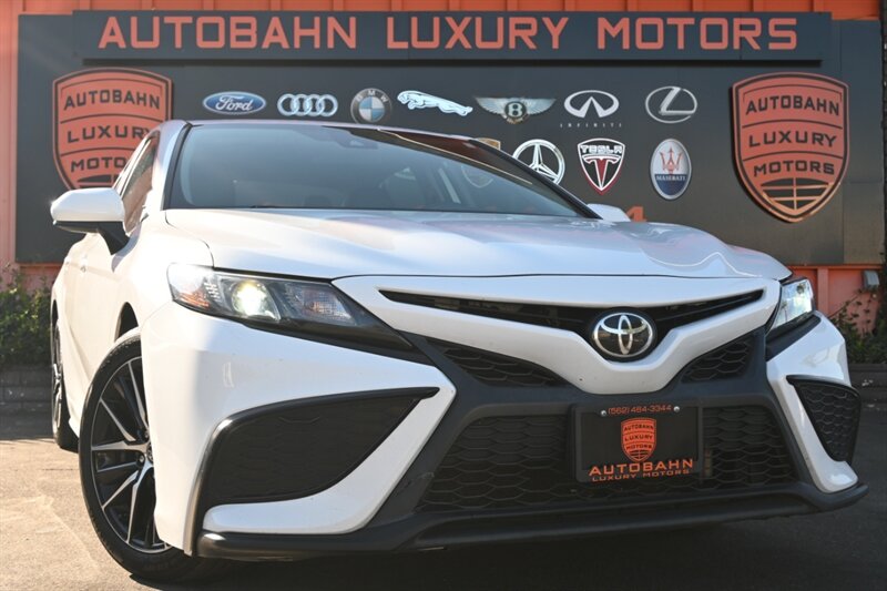 2021 Toyota Camry SE   - Photo 1 - Norwalk, CA 90650-2241