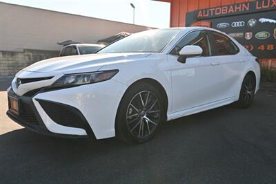 2021 Toyota Camry SE   - Photo 6 - Norwalk, CA 90650-2241