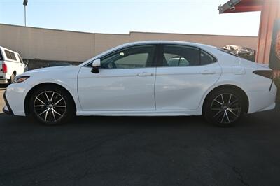 2021 Toyota Camry SE   - Photo 8 - Norwalk, CA 90650-2241