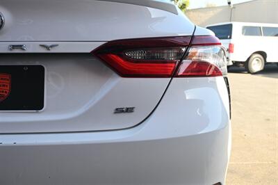 2021 Toyota Camry SE   - Photo 13 - Norwalk, CA 90650-2241