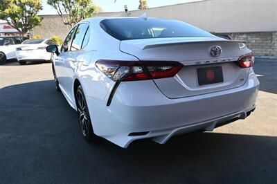 2021 Toyota Camry SE   - Photo 10 - Norwalk, CA 90650-2241