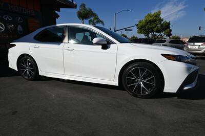 2021 Toyota Camry SE   - Photo 17 - Norwalk, CA 90650-2241
