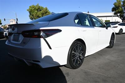 2021 Toyota Camry SE   - Photo 15 - Norwalk, CA 90650-2241