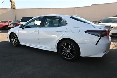 2021 Toyota Camry SE   - Photo 9 - Norwalk, CA 90650-2241