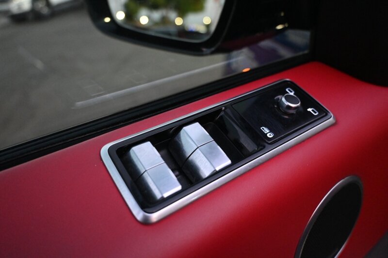 2020 Land Rover Range Rover Sport SVR photo 19