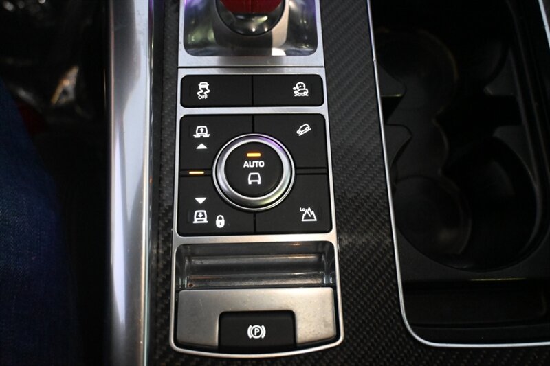 2020 Land Rover Range Rover Sport SVR photo 37