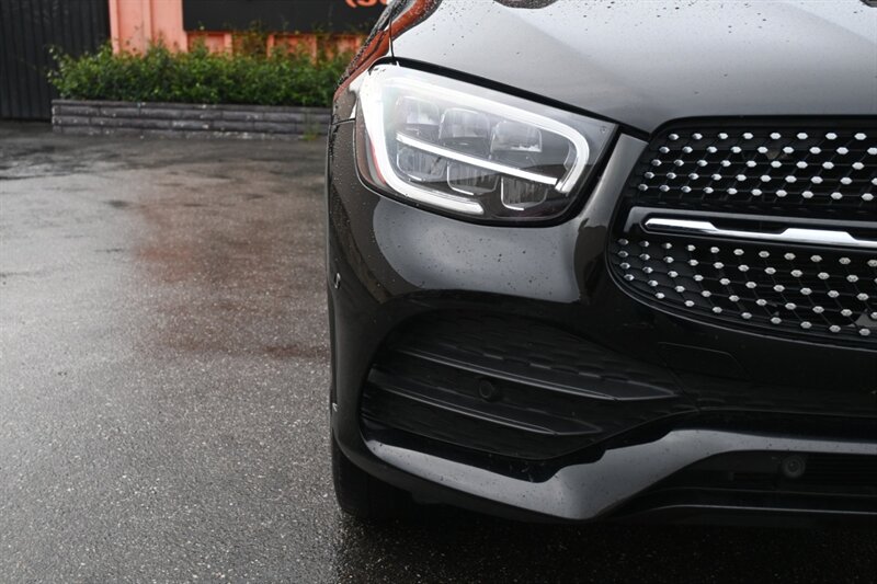 2022 Mercedes Benz GLC 300 photo 3
