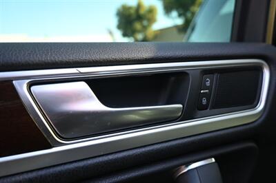 2016 Volkswagen Touareg VR6 Lux   - Photo 44 - Norwalk, CA 90650-2241