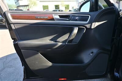 2016 Volkswagen Touareg VR6 Lux   - Photo 17 - Norwalk, CA 90650-2241