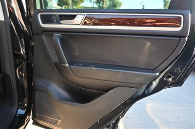 2016 Volkswagen Touareg VR6 Lux   - Photo 54 - Norwalk, CA 90650-2241