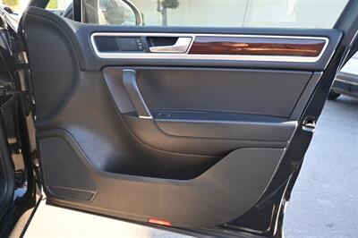2016 Volkswagen Touareg VR6 Lux   - Photo 60 - Norwalk, CA 90650-2241