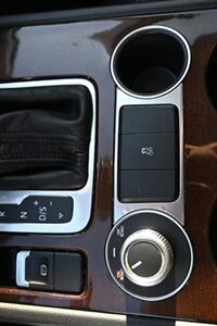2016 Volkswagen Touareg VR6 Lux   - Photo 41 - Norwalk, CA 90650-2241
