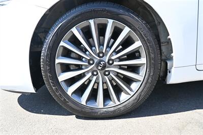 2017 Kia Cadenza Premium   - Photo 15 - Norwalk, CA 90650-2241