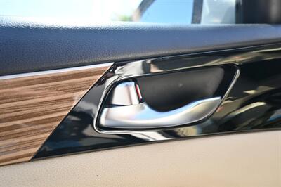 2017 Kia Cadenza Premium   - Photo 18 - Norwalk, CA 90650-2241