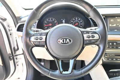2017 Kia Cadenza Premium   - Photo 25 - Norwalk, CA 90650-2241