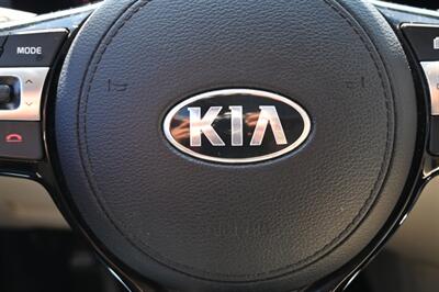 2017 Kia Cadenza Premium   - Photo 29 - Norwalk, CA 90650-2241