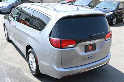 2018 Chrysler Pacifica Touring L   - Photo 17 - Norwalk, CA 90650-2241