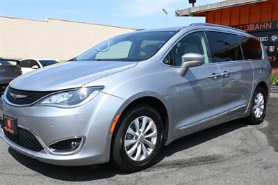 2018 Chrysler Pacifica Touring L   - Photo 11 - Norwalk, CA 90650-2241
