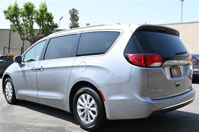 2018 Chrysler Pacifica Touring L   - Photo 15 - Norwalk, CA 90650-2241