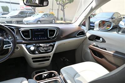 2018 Chrysler Pacifica Touring L   - Photo 49 - Norwalk, CA 90650-2241