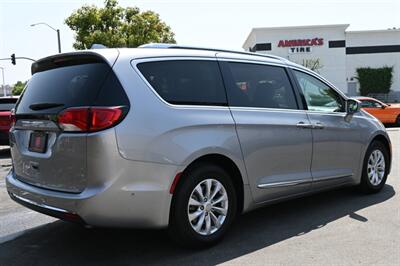 2018 Chrysler Pacifica Touring L   - Photo 24 - Norwalk, CA 90650-2241